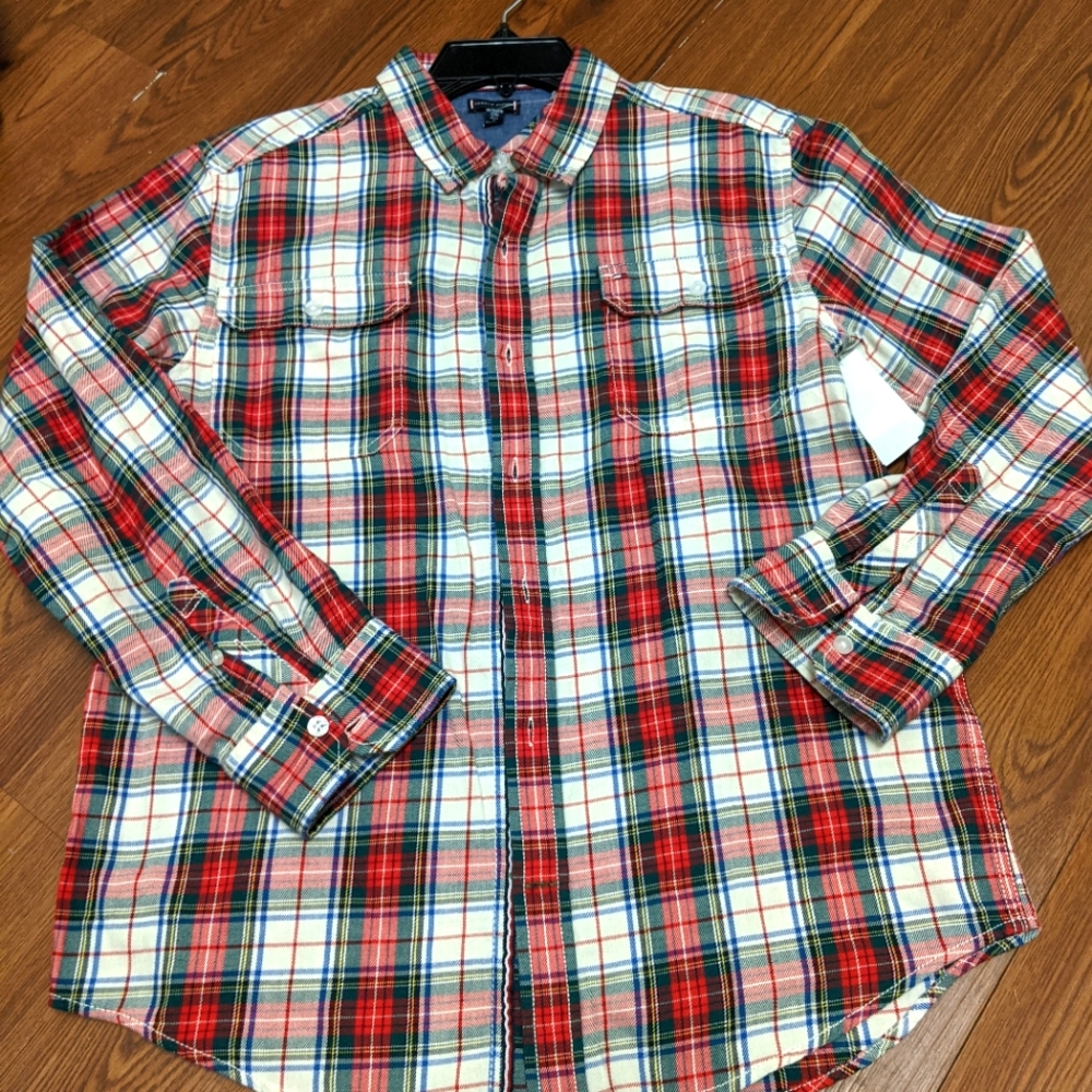 Brand new boy Tommy Hilfiger shirt size XL 100 cotton fit men small
